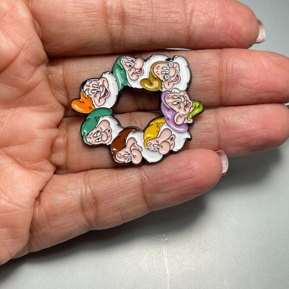 Seven Dwarfs Wreath Lapel Pin Snow White Princess Pin Badge Brooch Jewelry - Picture 6 of 8